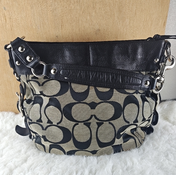 COACH handbag with classic design - Picture 4 of 15